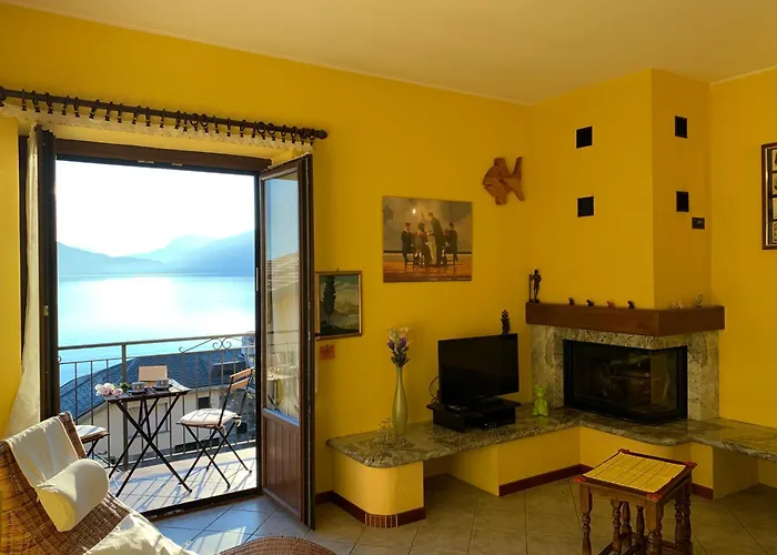 Дом отдыха Casa Ludovica - Cozy With Panoramic & Mountain Views Джера-Ларио